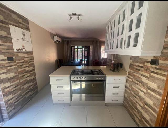 3 BEDROOM DUPLEX FOR SALE IN GLEN HILLS